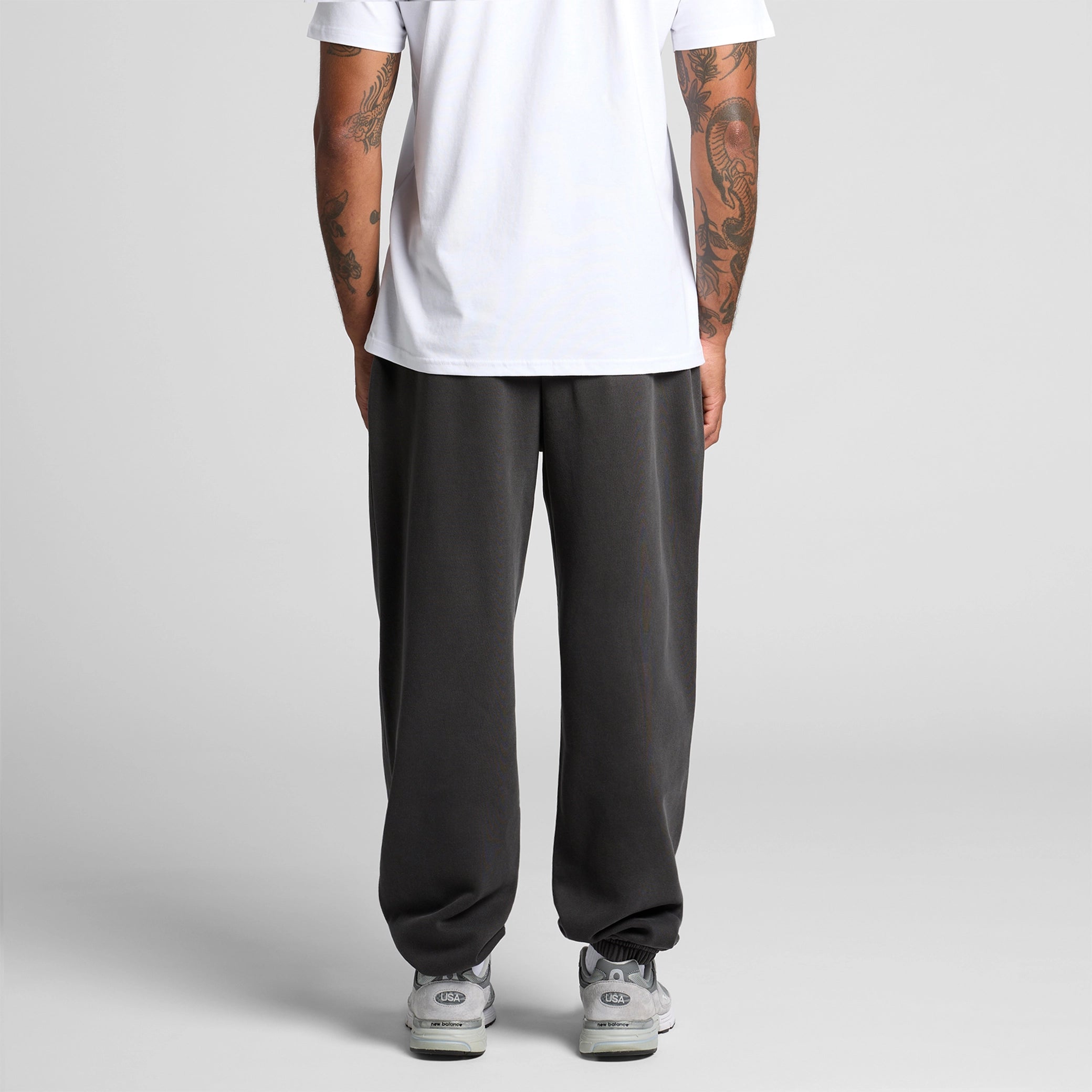 BLACK ESSENTIALS JOGGER